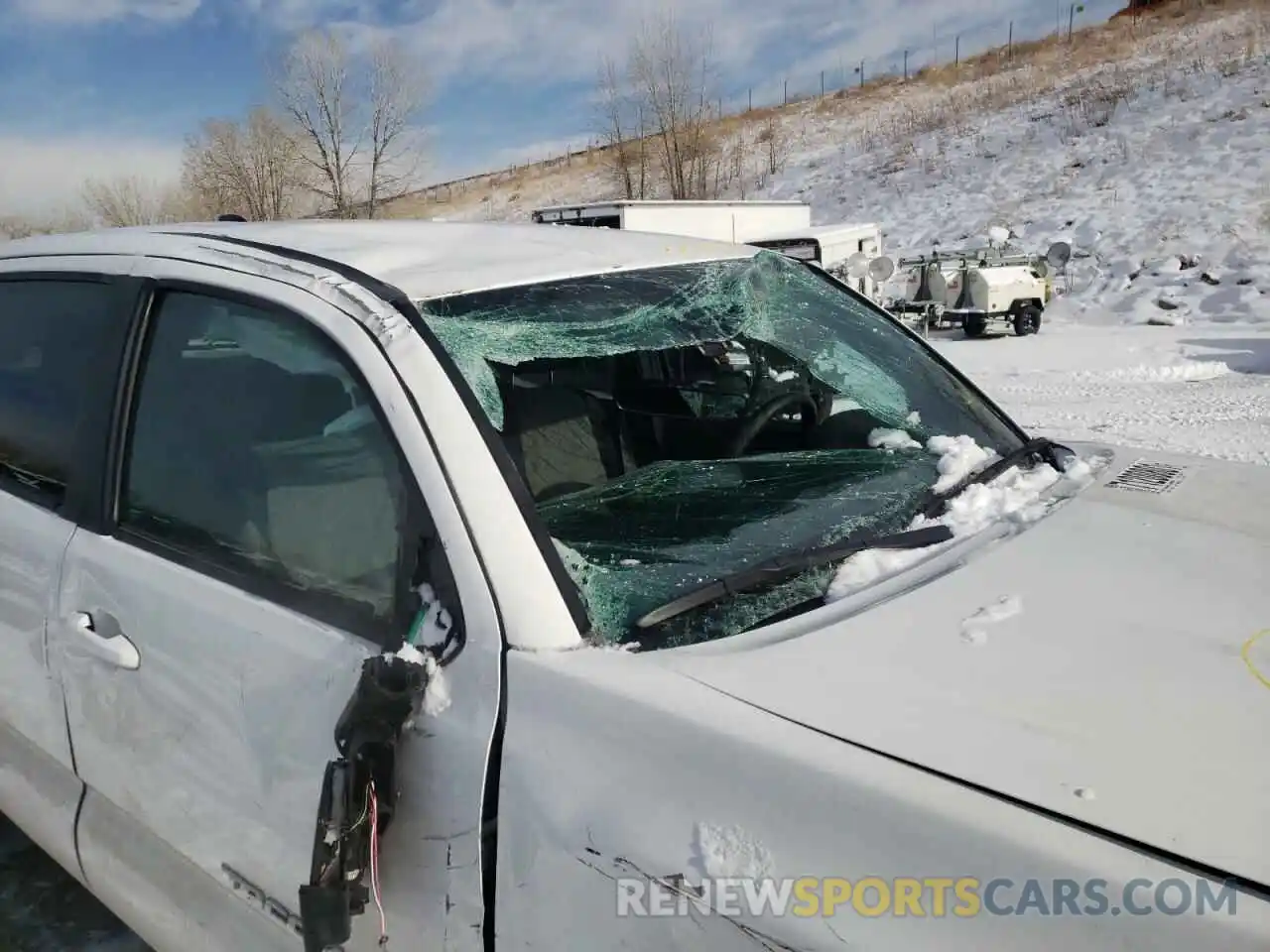 9 Photograph of a damaged car 5TFCZ5AN8MX271122 TOYOTA TACOMA 2021