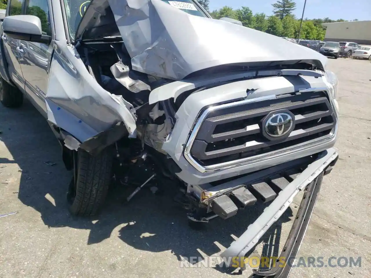 9 Photograph of a damaged car 5TFCZ5AN8MX282878 TOYOTA TACOMA 2021