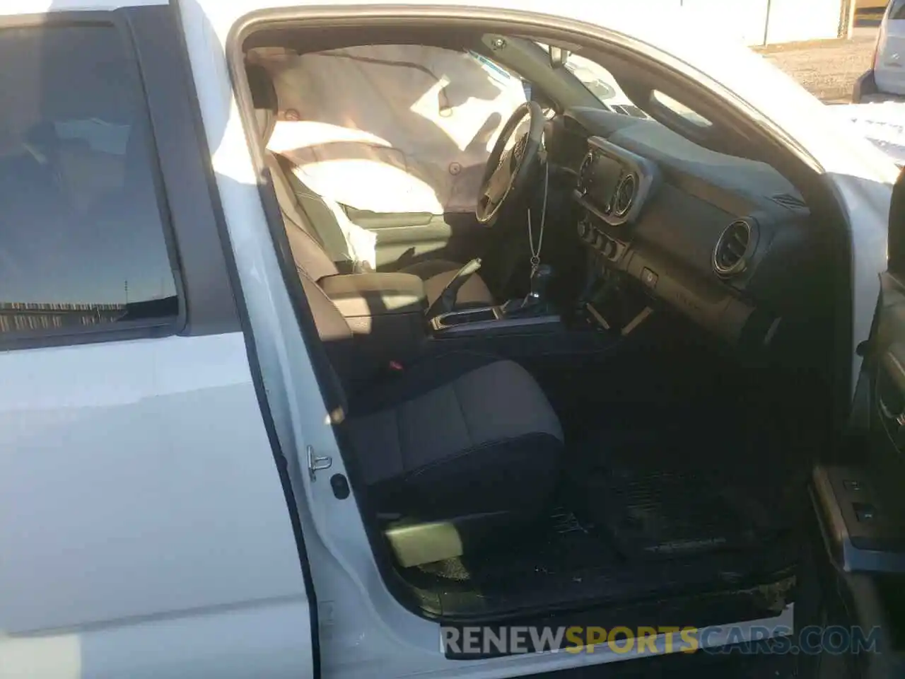 5 Photograph of a damaged car 5TFCZ5AN9MX250800 TOYOTA TACOMA 2021