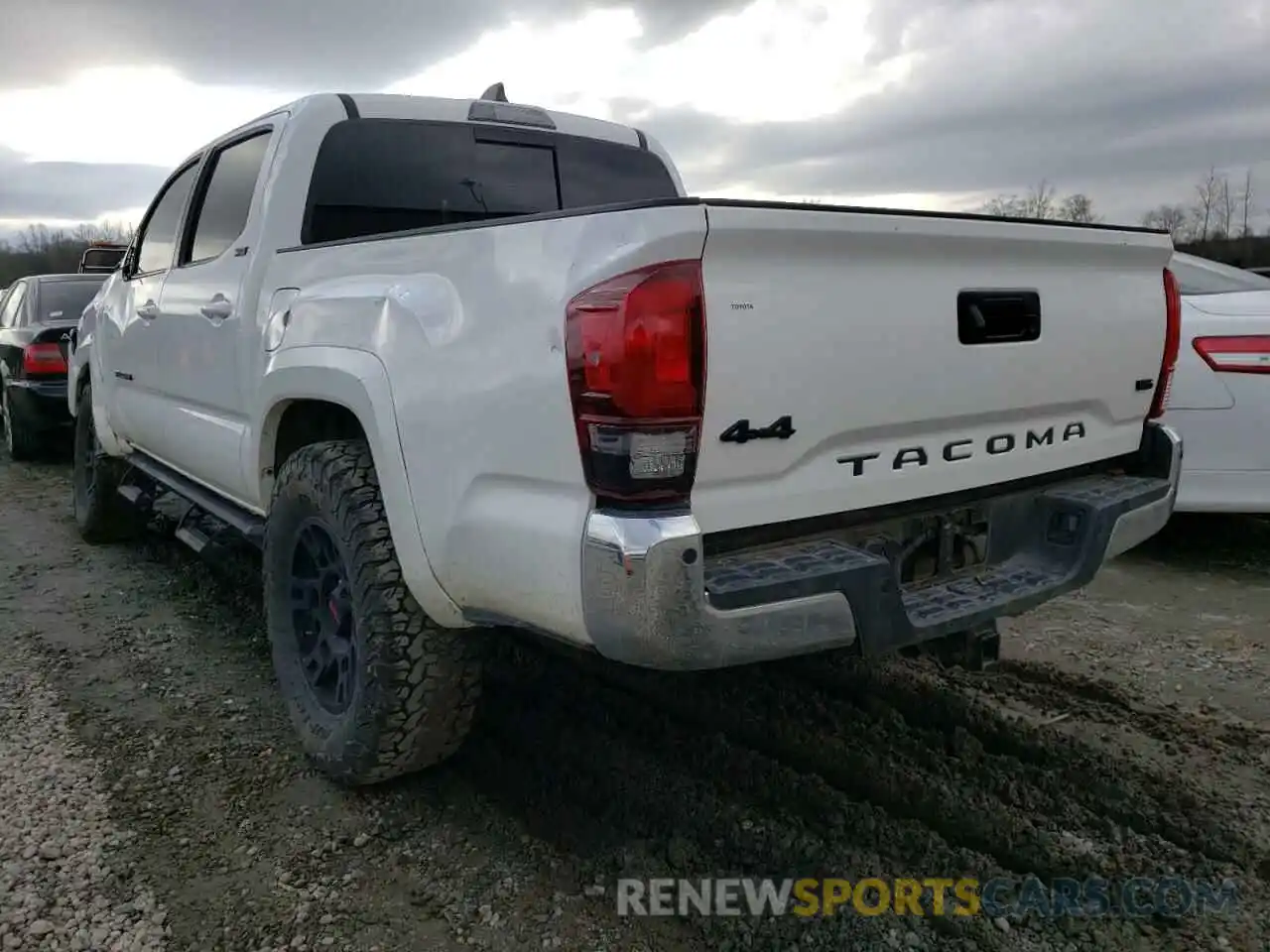 3 Photograph of a damaged car 5TFCZ5AN9MX254457 TOYOTA TACOMA 2021