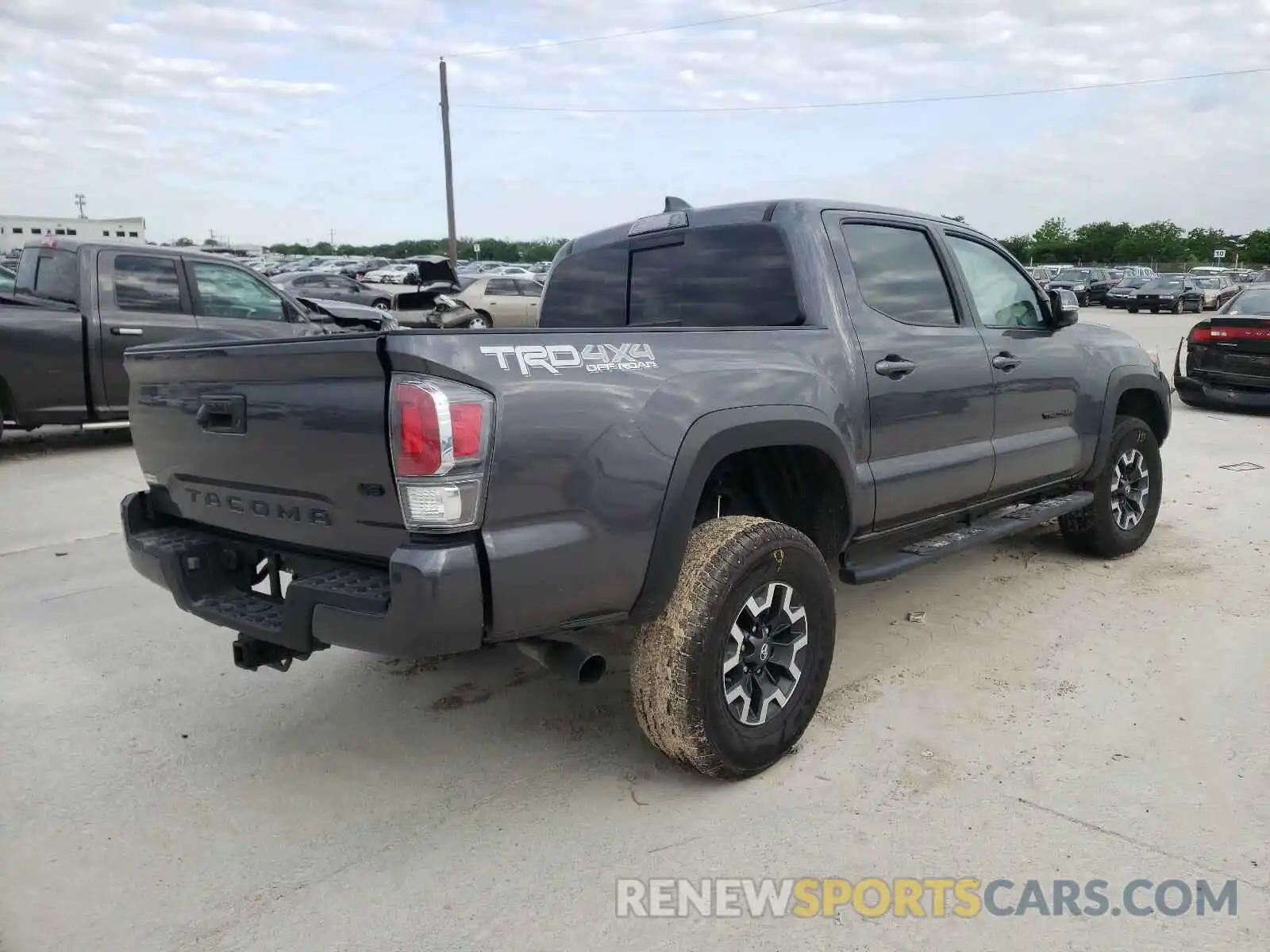 4 Photograph of a damaged car 5TFCZ5AN9MX262123 TOYOTA TACOMA 2021