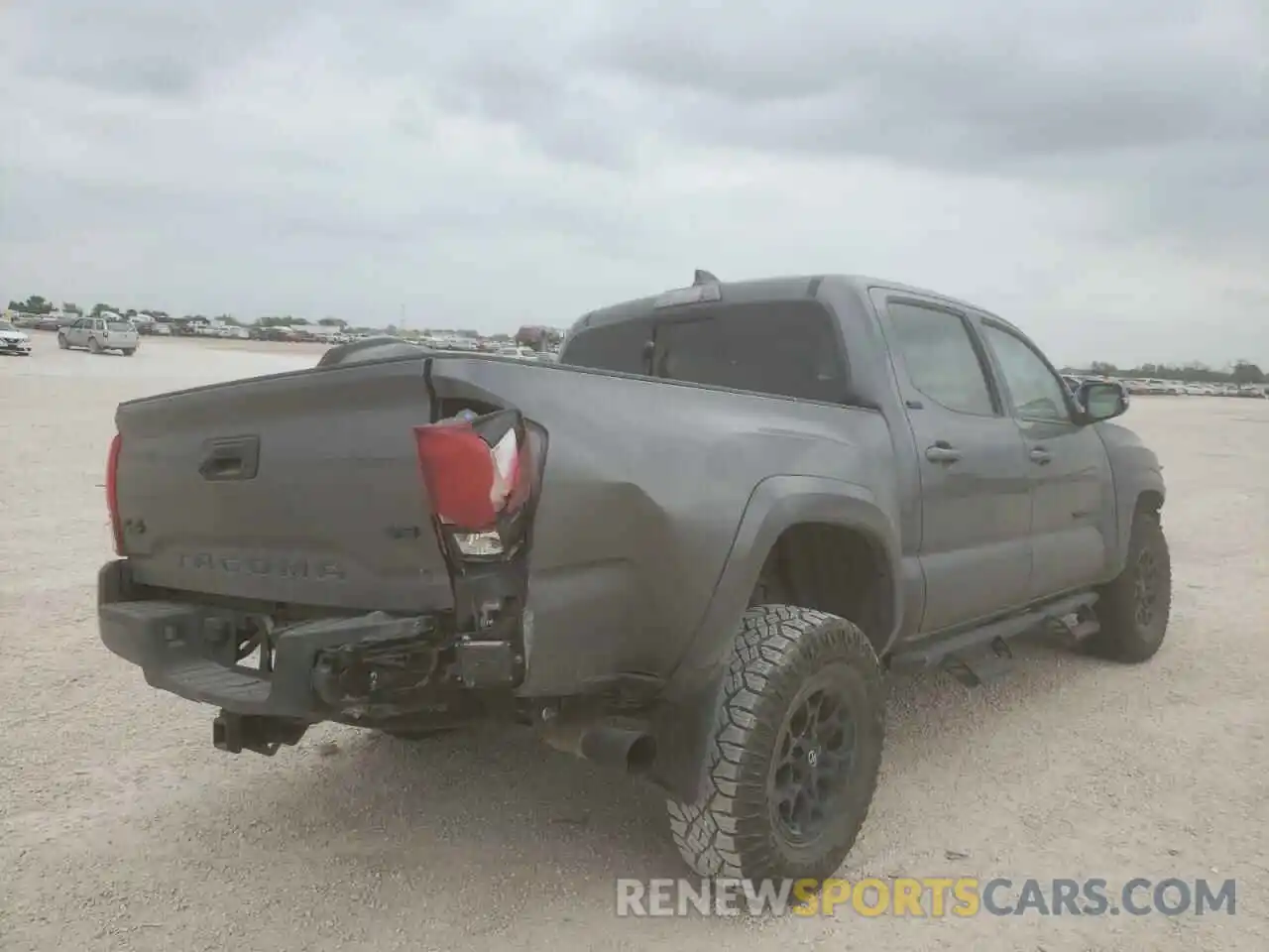 4 Photograph of a damaged car 5TFCZ5AN9MX272876 TOYOTA TACOMA 2021