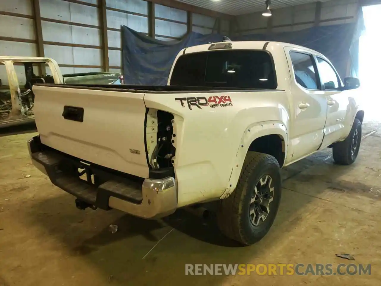 9 Photograph of a damaged car 5TFCZ5AN9MX274806 TOYOTA TACOMA 2021