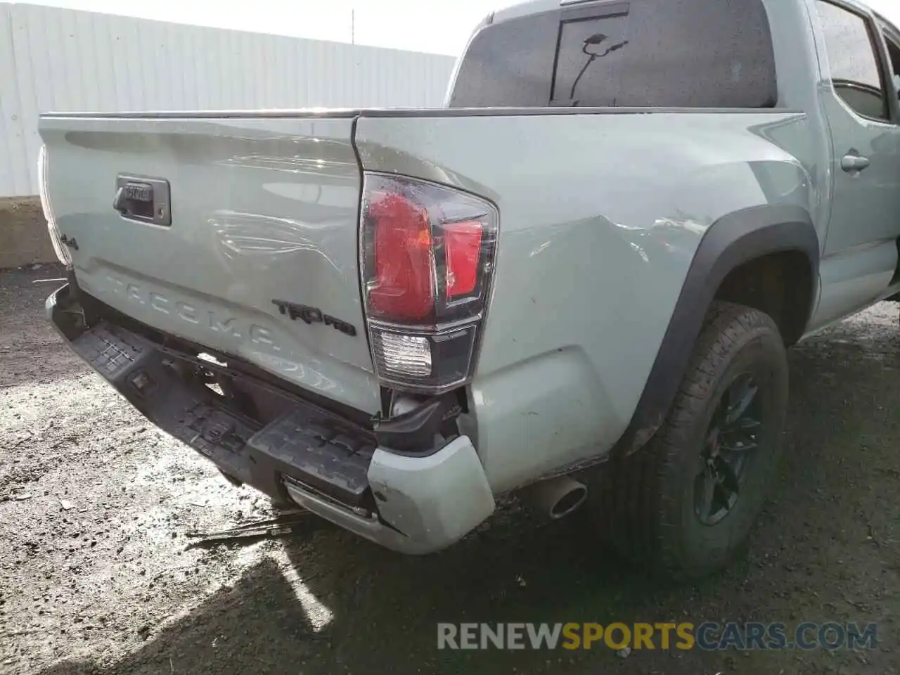 9 Photograph of a damaged car 5TFCZ5AN9MX282341 TOYOTA TACOMA 2021