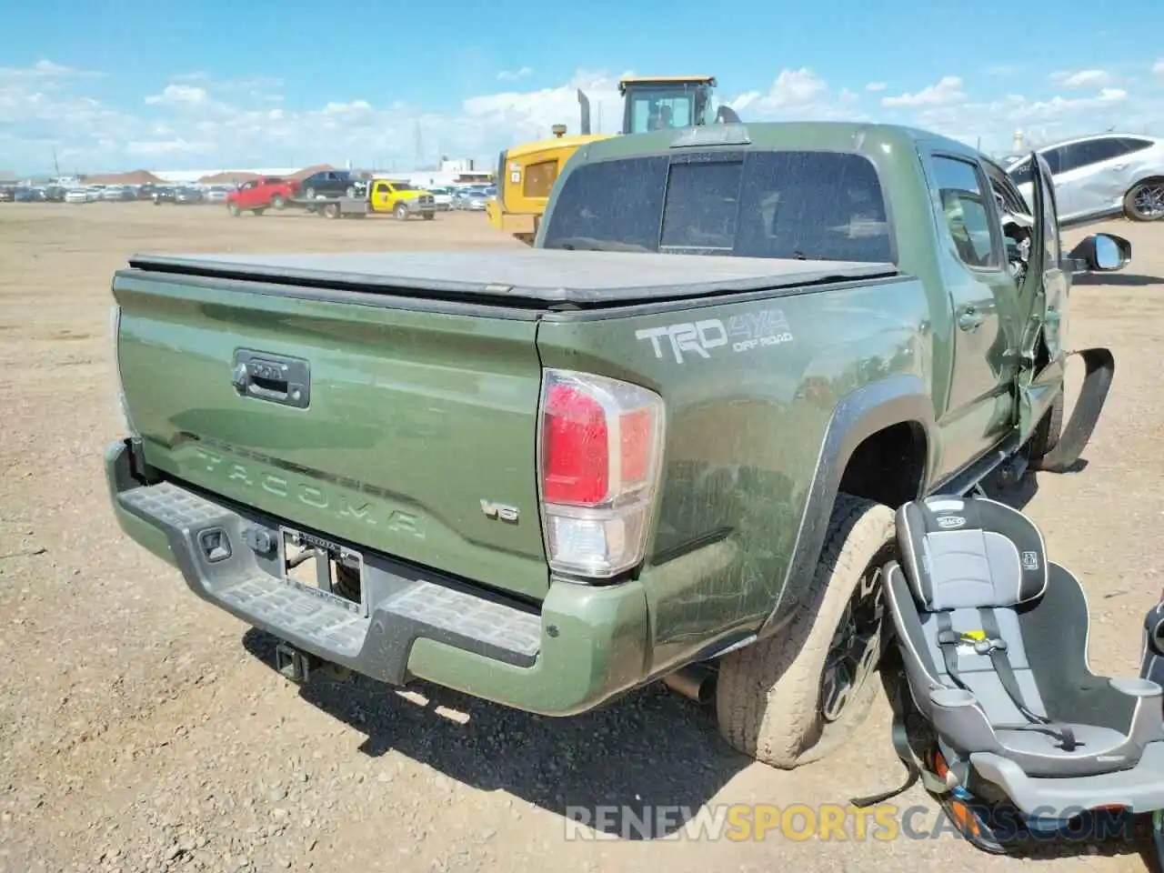 4 Photograph of a damaged car 5TFCZ5ANXMX254256 TOYOTA TACOMA 2021