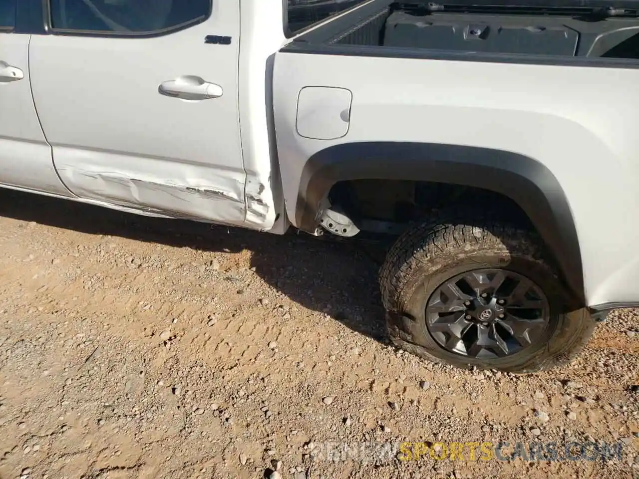 9 Photograph of a damaged car 5TFCZ5ANXMX255472 TOYOTA TACOMA 2021