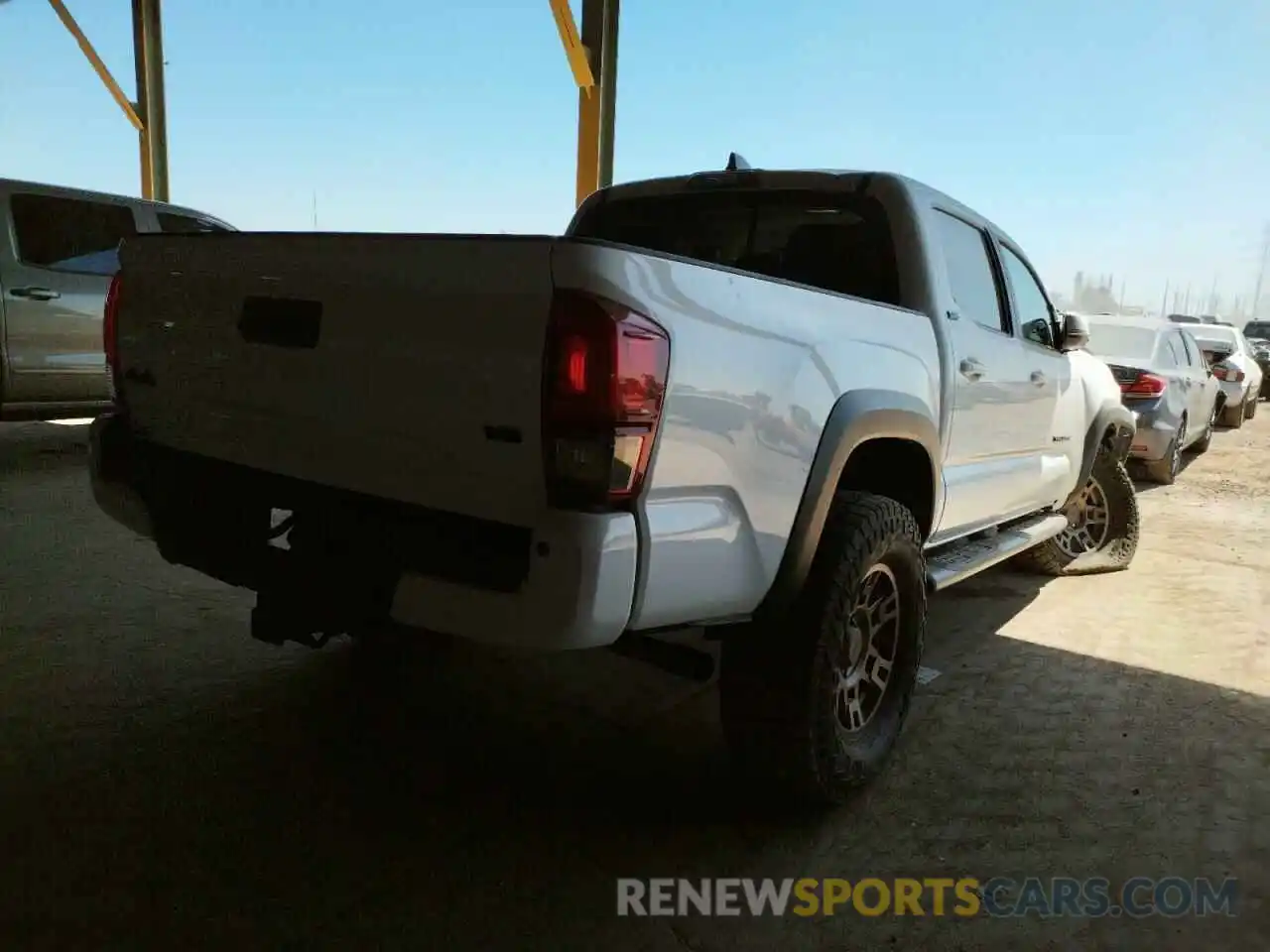 4 Photograph of a damaged car 5TFCZ5ANXMX259392 TOYOTA TACOMA 2021