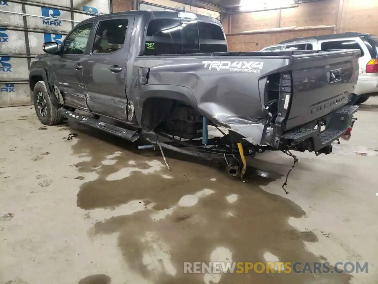 9 Photograph of a damaged car 5TFCZ5ANXMX262681 TOYOTA TACOMA 2021