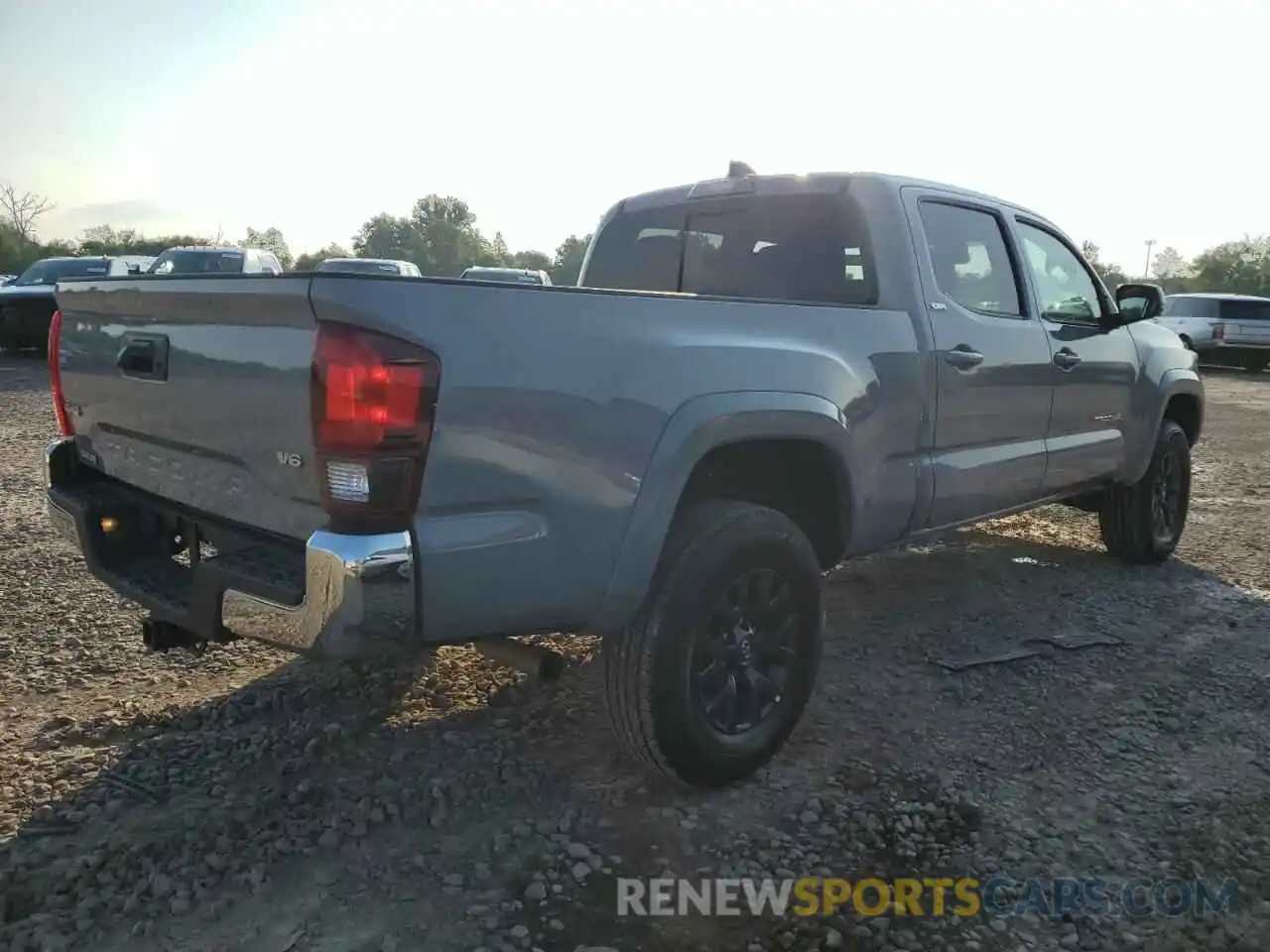 4 Photograph of a damaged car 5TFD25BW5MX063508 TOYOTA TACOMA 2021