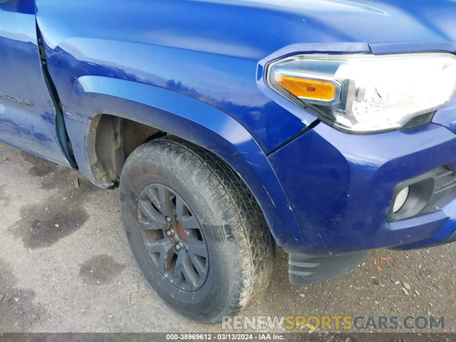 17 Photograph of a damaged car 3TMAZ5CN0NM163220 TOYOTA TACOMA 2022