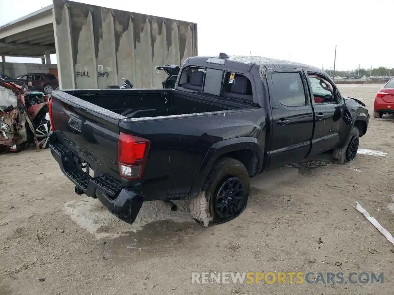 4 Photograph of a damaged car 3TMAZ5CN0NM168871 TOYOTA TACOMA 2022