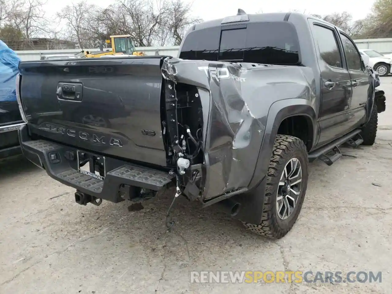 4 Photograph of a damaged car 3TMAZ5CN0NM171172 TOYOTA TACOMA 2022