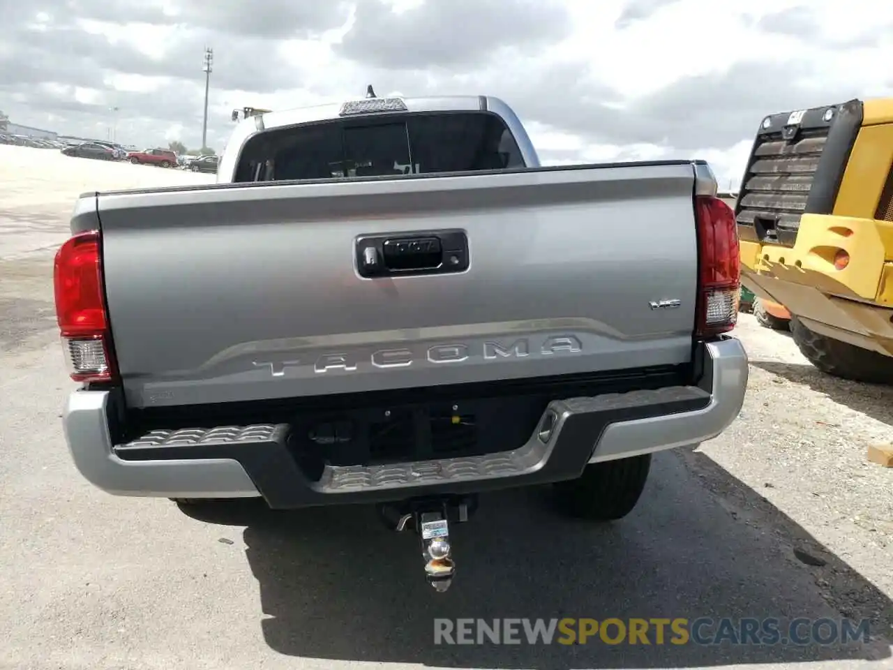 9 Photograph of a damaged car 3TMAZ5CN0NM179580 TOYOTA TACOMA 2022