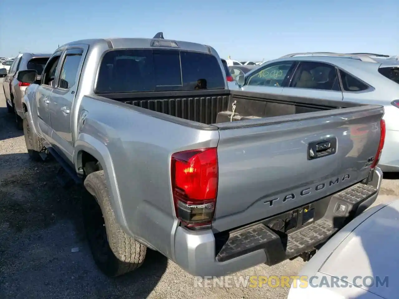 3 Photograph of a damaged car 3TMAZ5CN0NM181460 TOYOTA TACOMA 2022