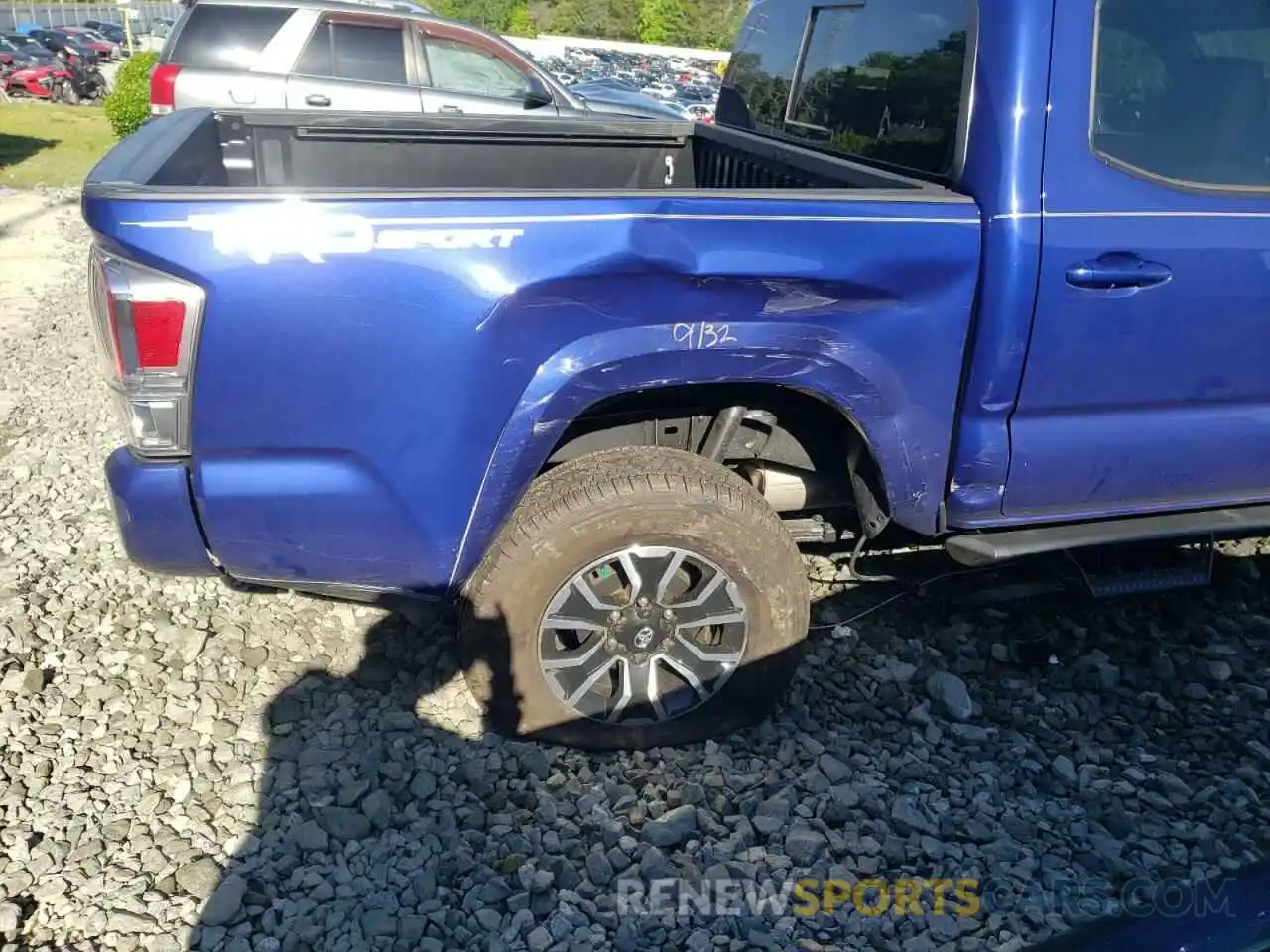 9 Photograph of a damaged car 3TMAZ5CN1NM165980 TOYOTA TACOMA 2022