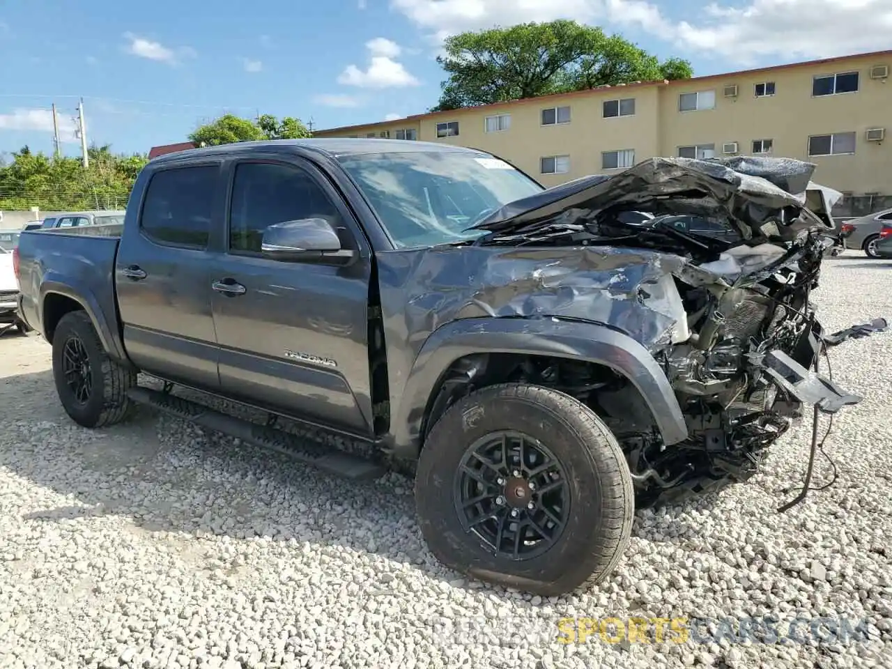 4 Photograph of a damaged car 3TMAZ5CN1NM169768 TOYOTA TACOMA 2022