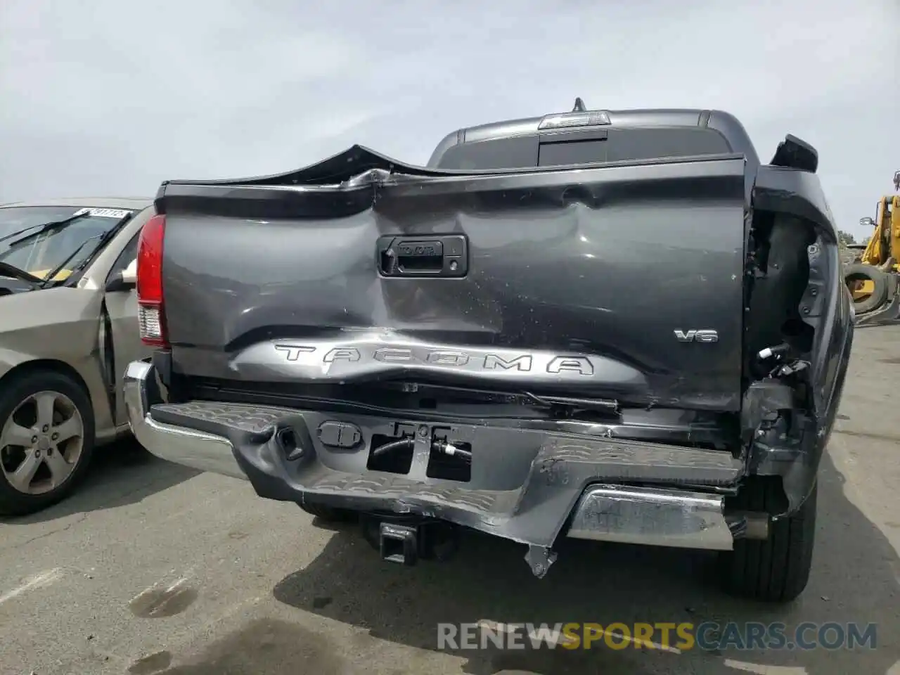 9 Photograph of a damaged car 3TMAZ5CN2NM163316 TOYOTA TACOMA 2022