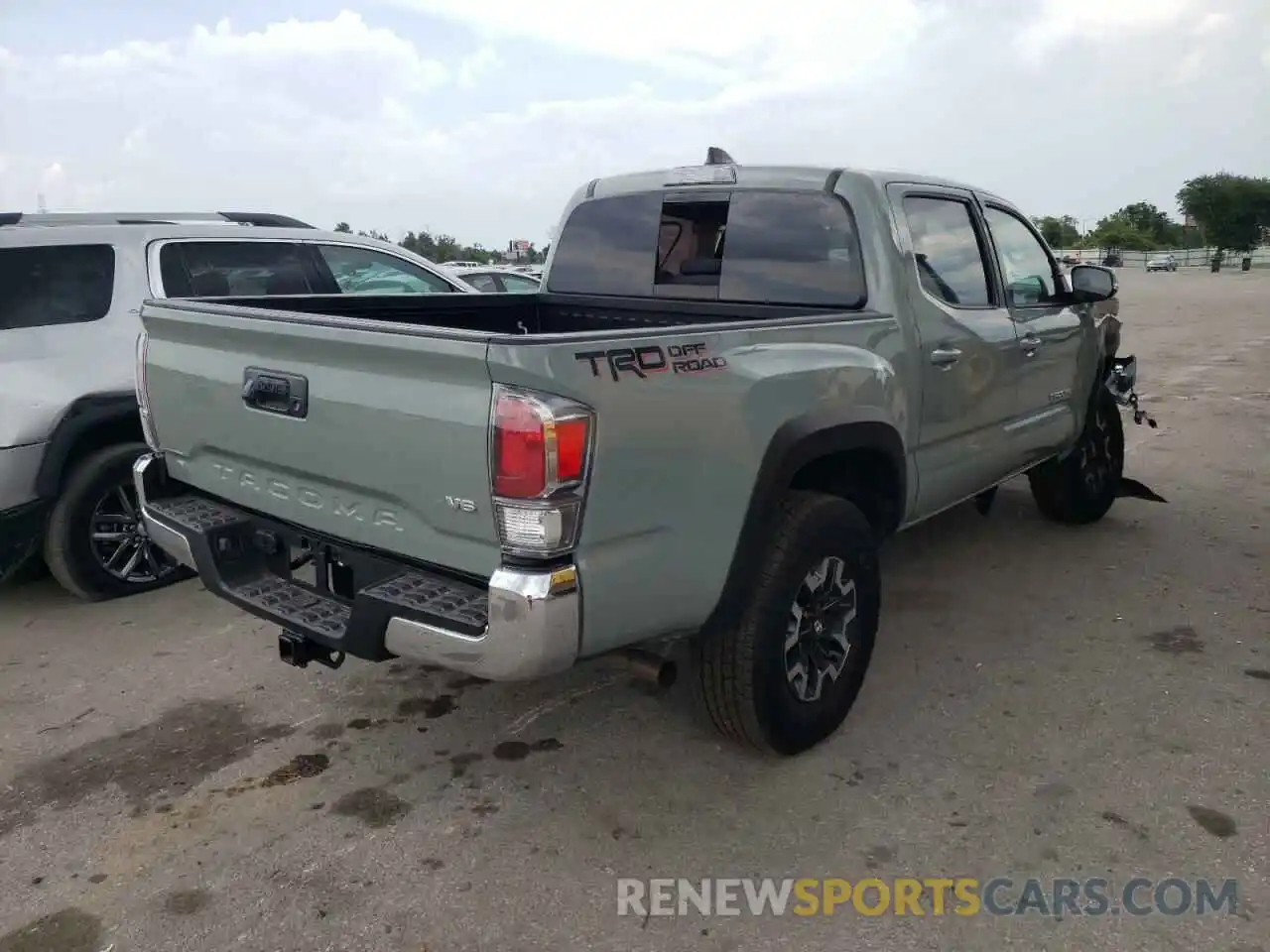 4 Photograph of a damaged car 3TMAZ5CN3NM171392 TOYOTA TACOMA 2022