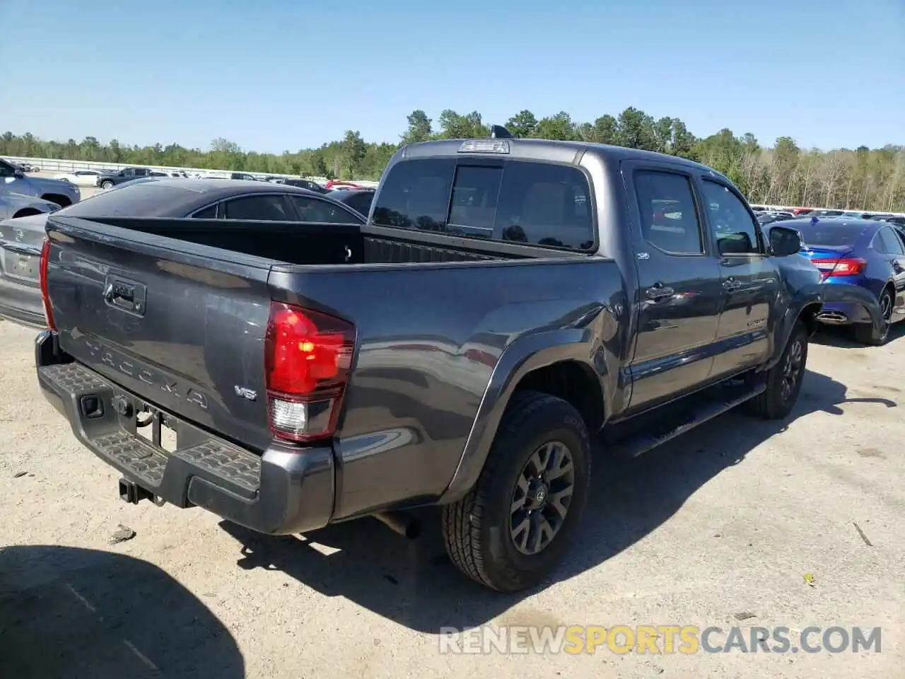 4 Photograph of a damaged car 3TMAZ5CN4NM161079 TOYOTA TACOMA 2022