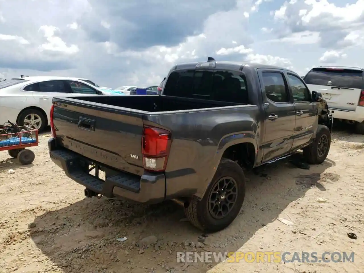 4 Photograph of a damaged car 3TMAZ5CN4NM165424 TOYOTA TACOMA 2022