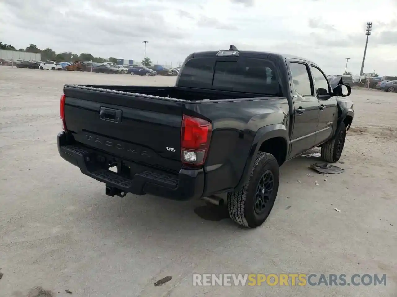 4 Photograph of a damaged car 3TMAZ5CN4NM166167 TOYOTA TACOMA 2022