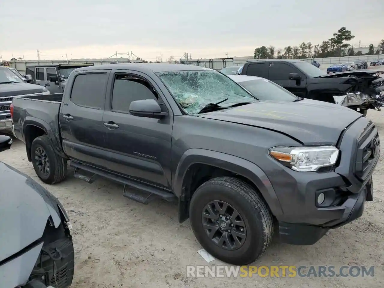 4 Photograph of a damaged car 3TMAZ5CN5NM160961 TOYOTA TACOMA 2022