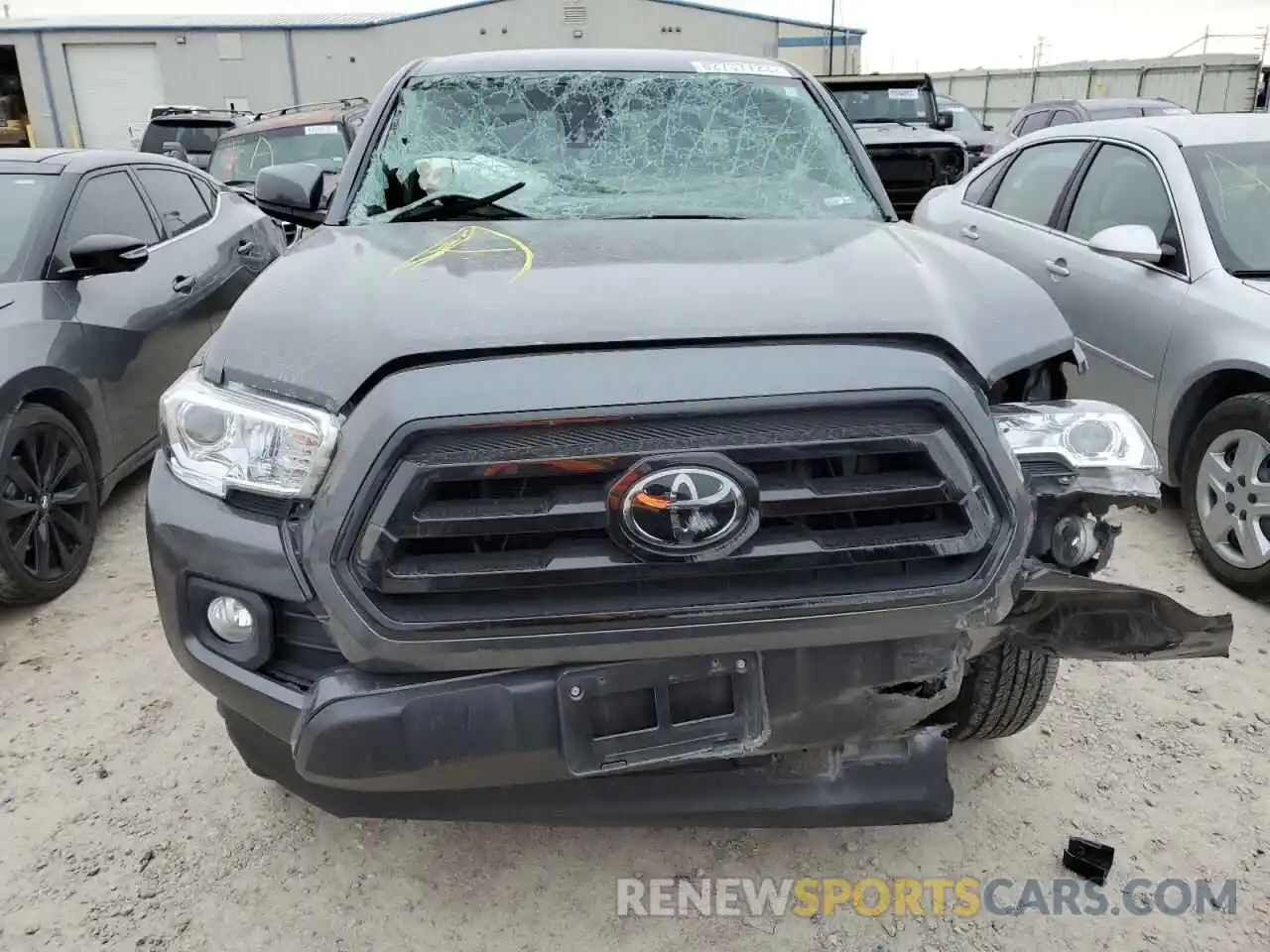 5 Photograph of a damaged car 3TMAZ5CN5NM160961 TOYOTA TACOMA 2022