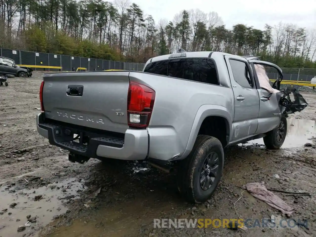 4 Photograph of a damaged car 3TMAZ5CN5NM165156 TOYOTA TACOMA 2022