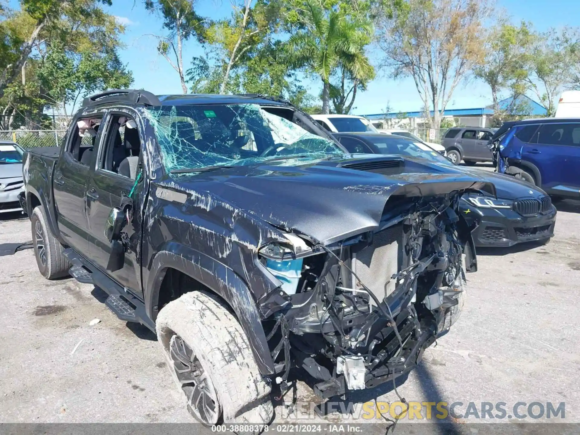 1 Photograph of a damaged car 3TMAZ5CN5NM169224 TOYOTA TACOMA 2022