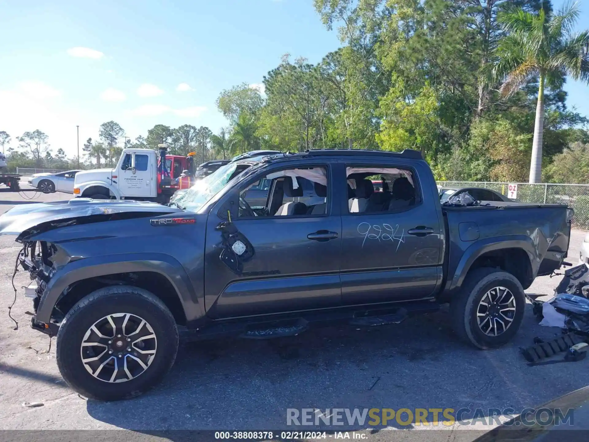 15 Photograph of a damaged car 3TMAZ5CN5NM169224 TOYOTA TACOMA 2022