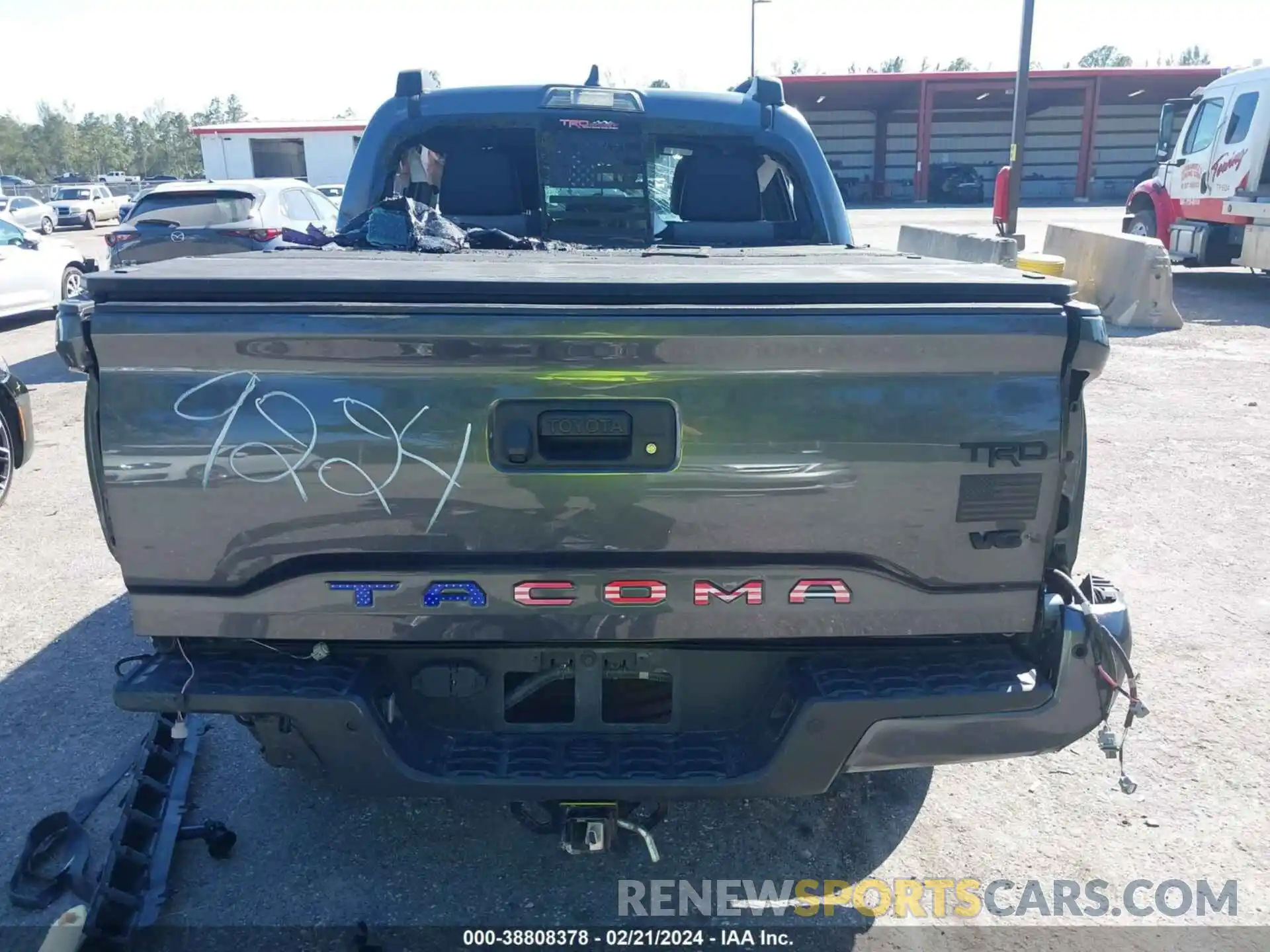 17 Photograph of a damaged car 3TMAZ5CN5NM169224 TOYOTA TACOMA 2022