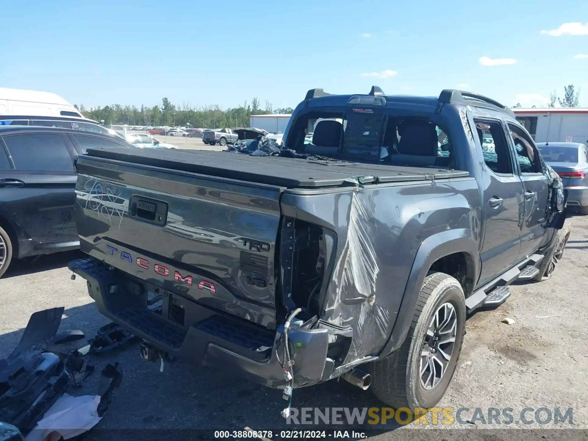 4 Фотография поврежденного автомобиля 3TMAZ5CN5NM169224 TOYOTA TACOMA 2022