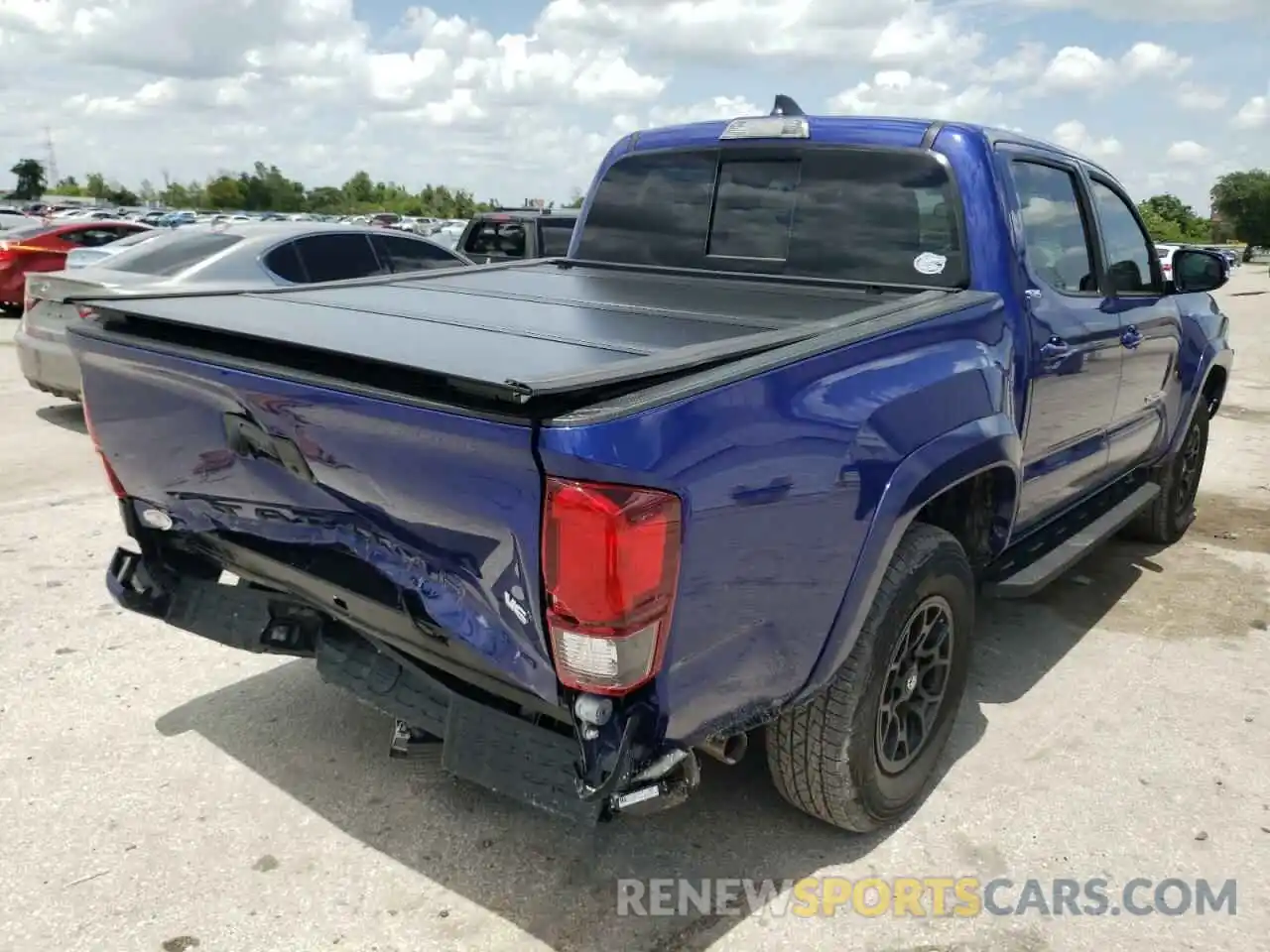 4 Photograph of a damaged car 3TMAZ5CN5NM171197 TOYOTA TACOMA 2022