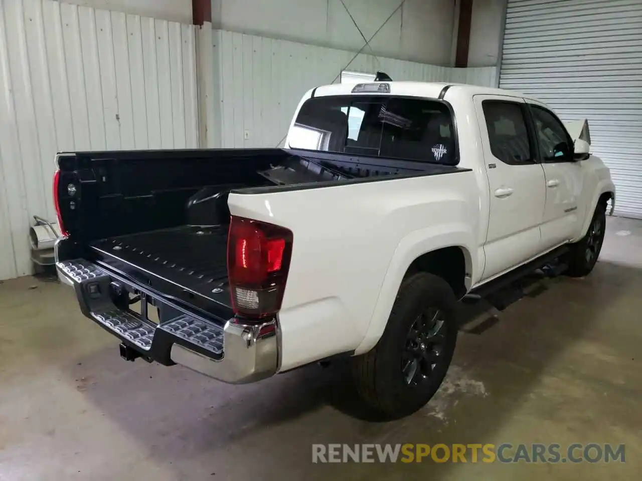 4 Photograph of a damaged car 3TMAZ5CN6NM163691 TOYOTA TACOMA 2022