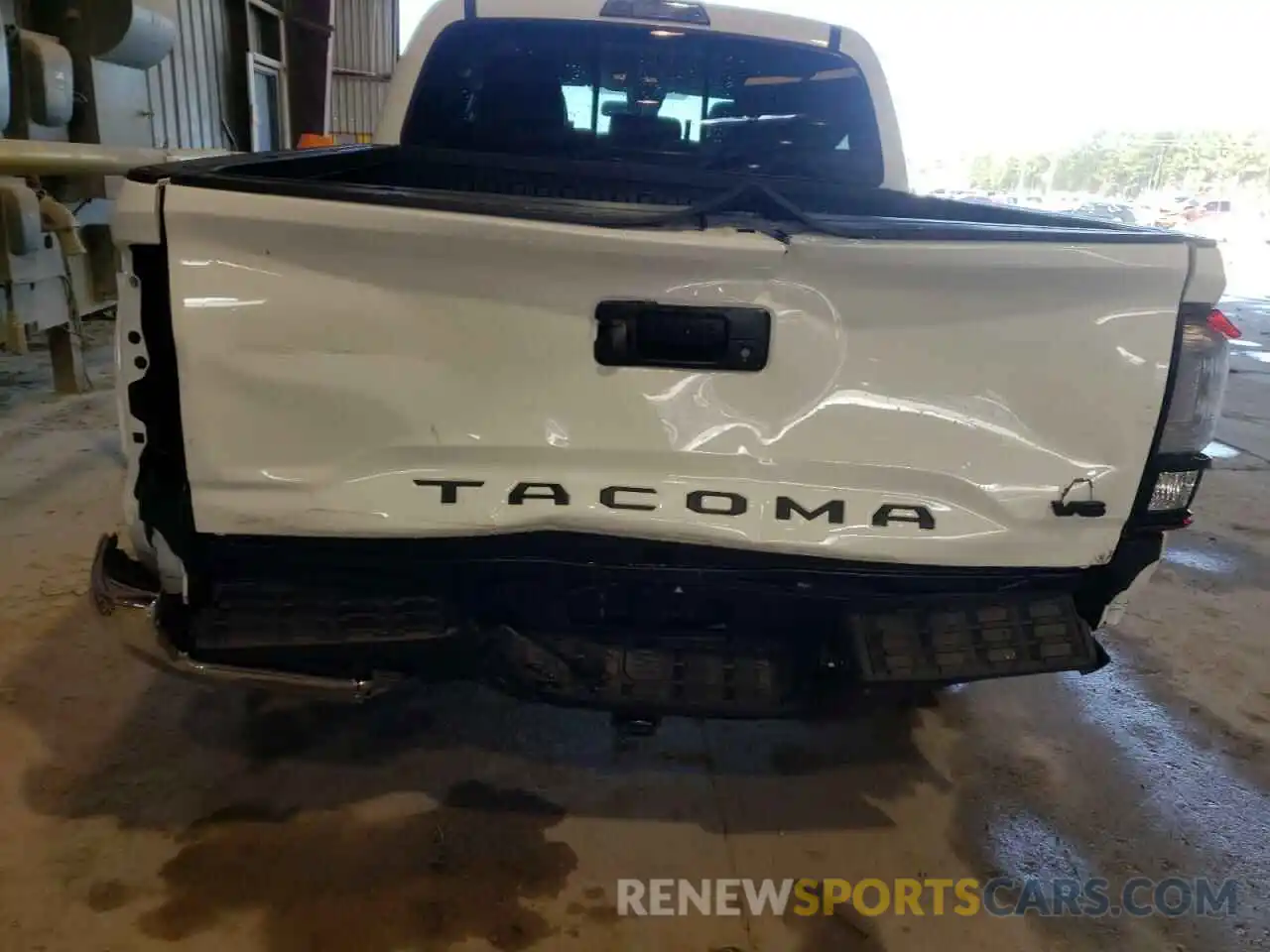 9 Photograph of a damaged car 3TMAZ5CN6NM168387 TOYOTA TACOMA 2022