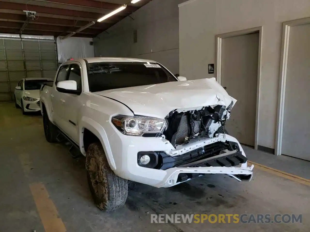 1 Photograph of a damaged car 3TMAZ5CN6NM169636 TOYOTA TACOMA 2022