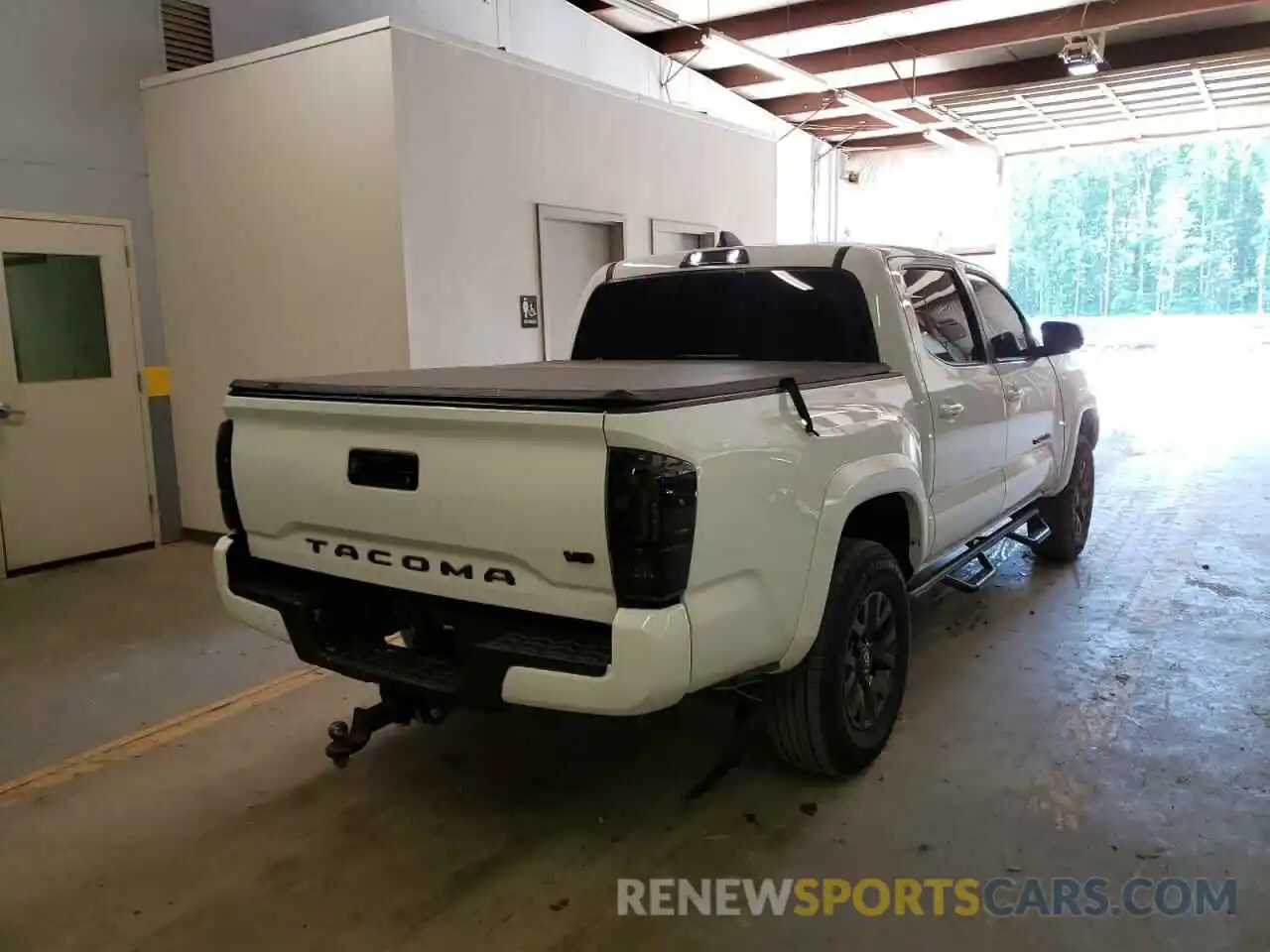 4 Photograph of a damaged car 3TMAZ5CN6NM169636 TOYOTA TACOMA 2022