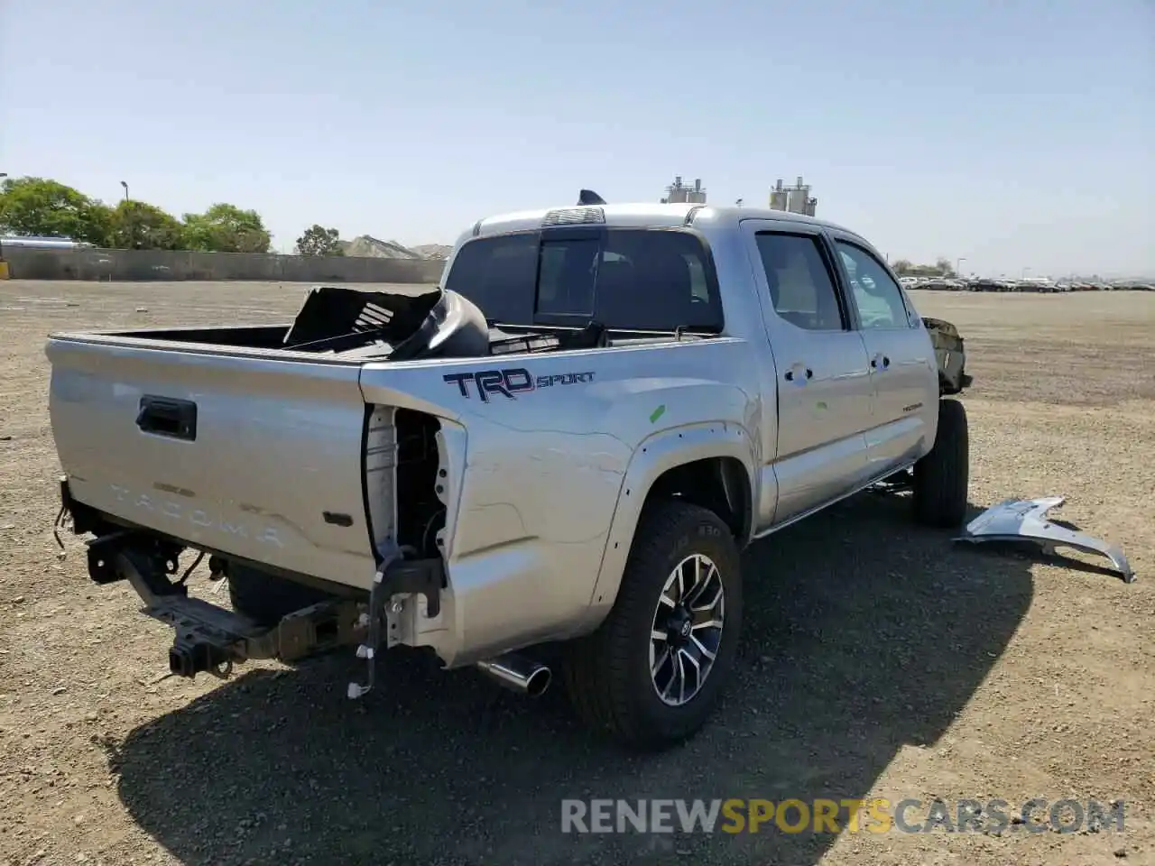 4 Photograph of a damaged car 3TMAZ5CN6NM172035 TOYOTA TACOMA 2022