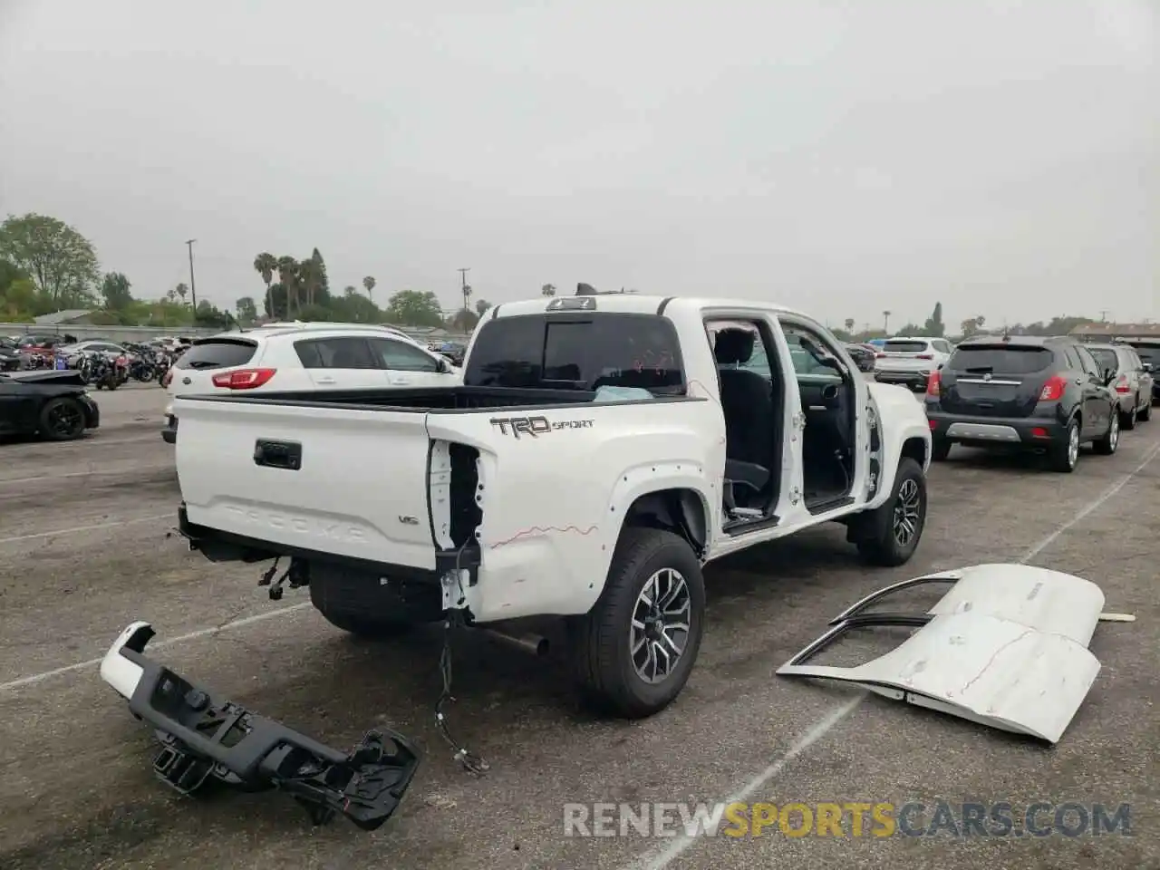 4 Photograph of a damaged car 3TMAZ5CN7NM171590 TOYOTA TACOMA 2022