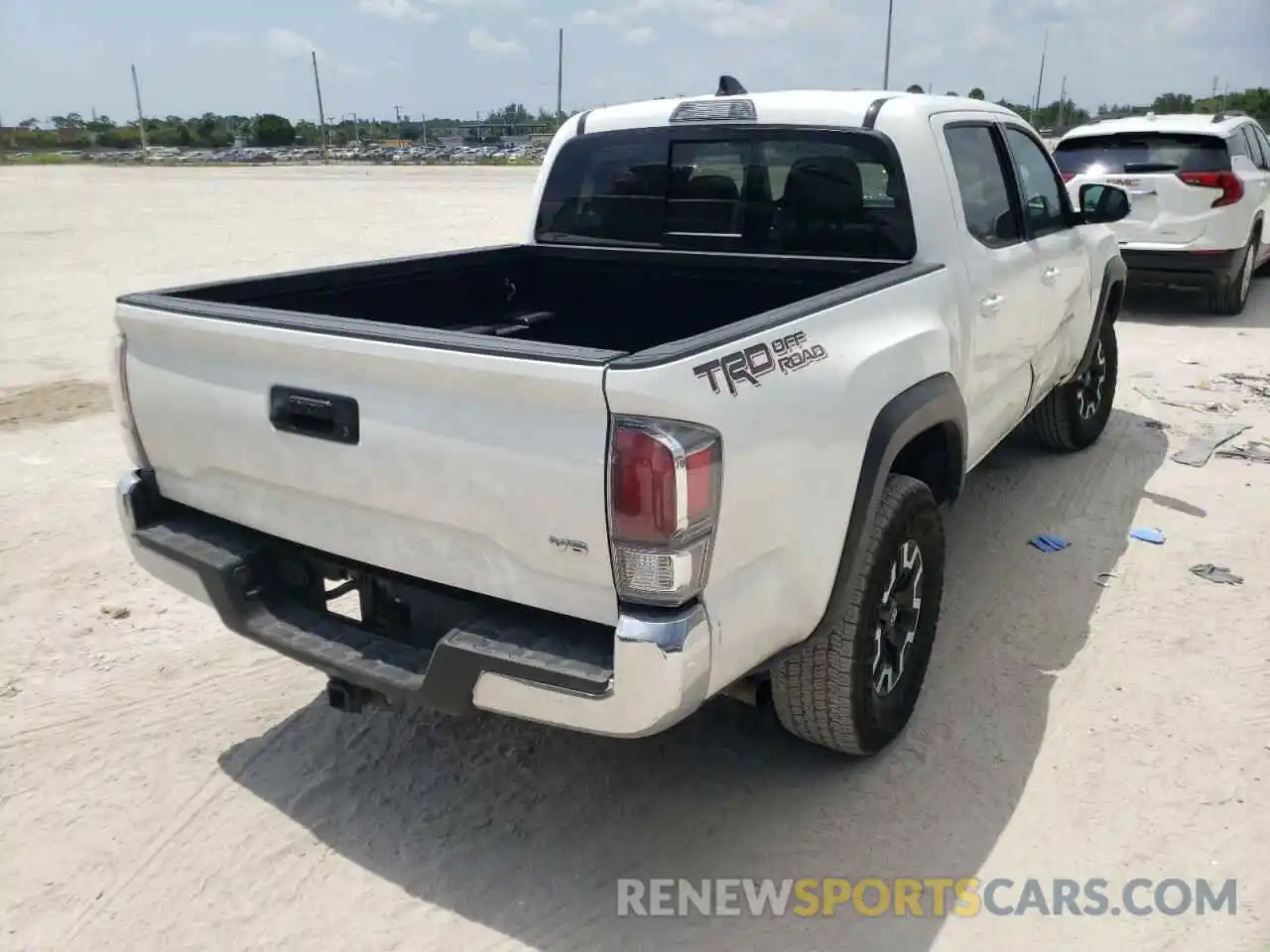 4 Photograph of a damaged car 3TMAZ5CN9NM160249 TOYOTA TACOMA 2022