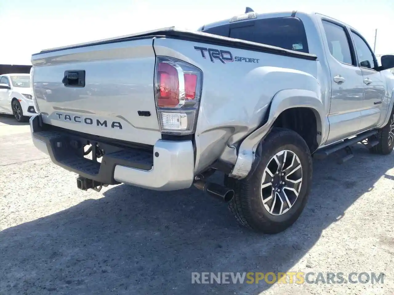 9 Photograph of a damaged car 3TMAZ5CN9NM163121 TOYOTA TACOMA 2022