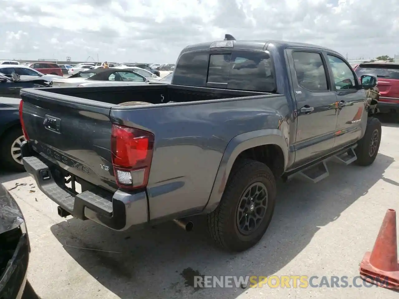 4 Photograph of a damaged car 3TMAZ5CN9NM173244 TOYOTA TACOMA 2022