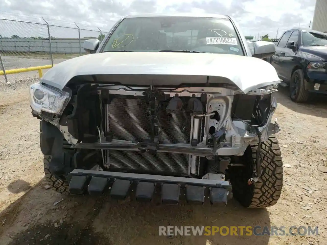 9 Photograph of a damaged car 3TMAZ5CN9NM177066 TOYOTA TACOMA 2022