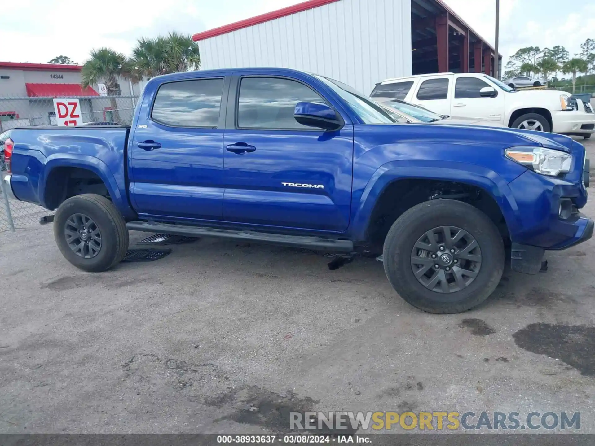 13 Photograph of a damaged car 3TMAZ5CN9NM188875 TOYOTA TACOMA 2022