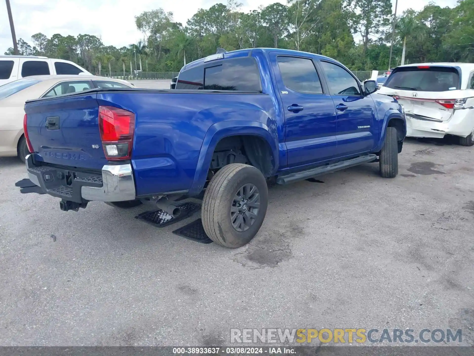 4 Photograph of a damaged car 3TMAZ5CN9NM188875 TOYOTA TACOMA 2022