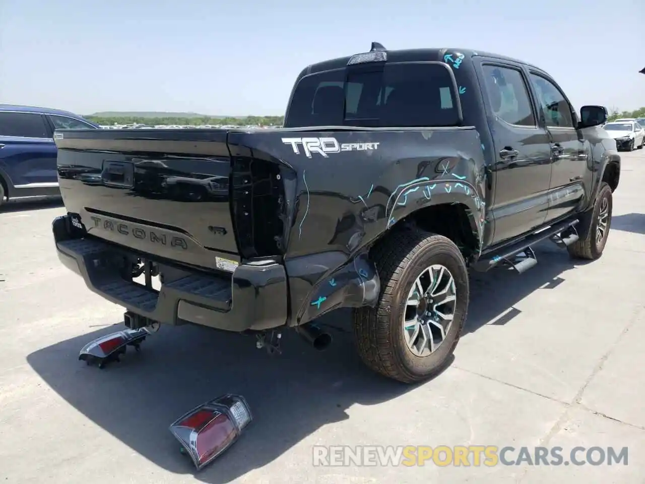 4 Photograph of a damaged car 3TMAZ5CNXNM166433 TOYOTA TACOMA 2022