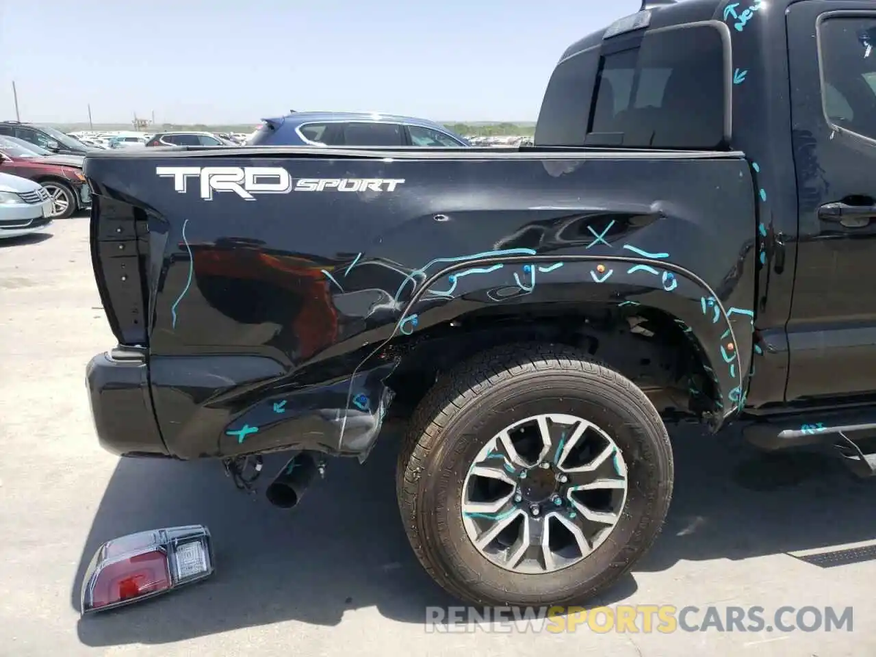 9 Photograph of a damaged car 3TMAZ5CNXNM166433 TOYOTA TACOMA 2022