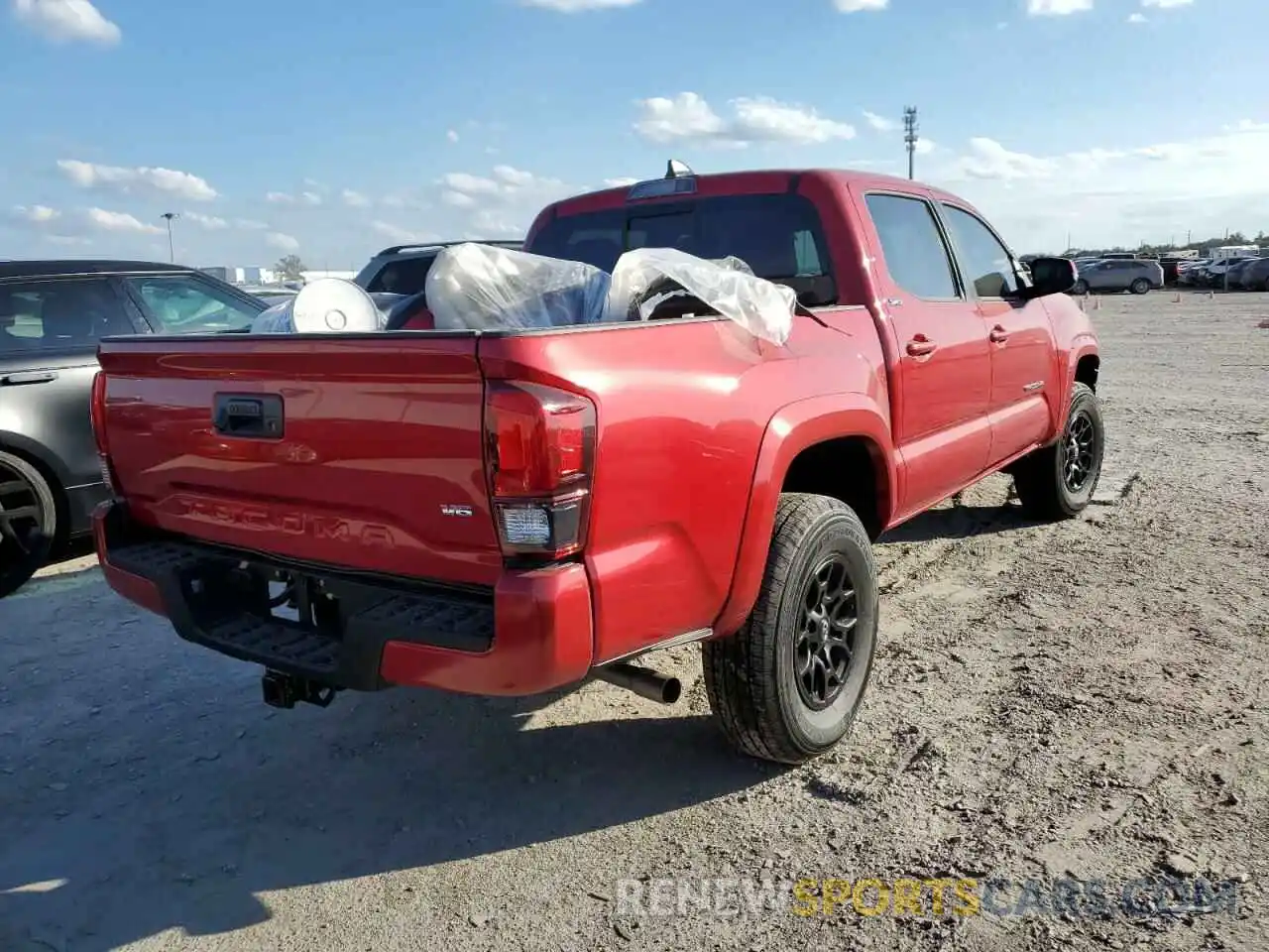 4 Photograph of a damaged car 3TMAZ5CNXNM184611 TOYOTA TACOMA 2022