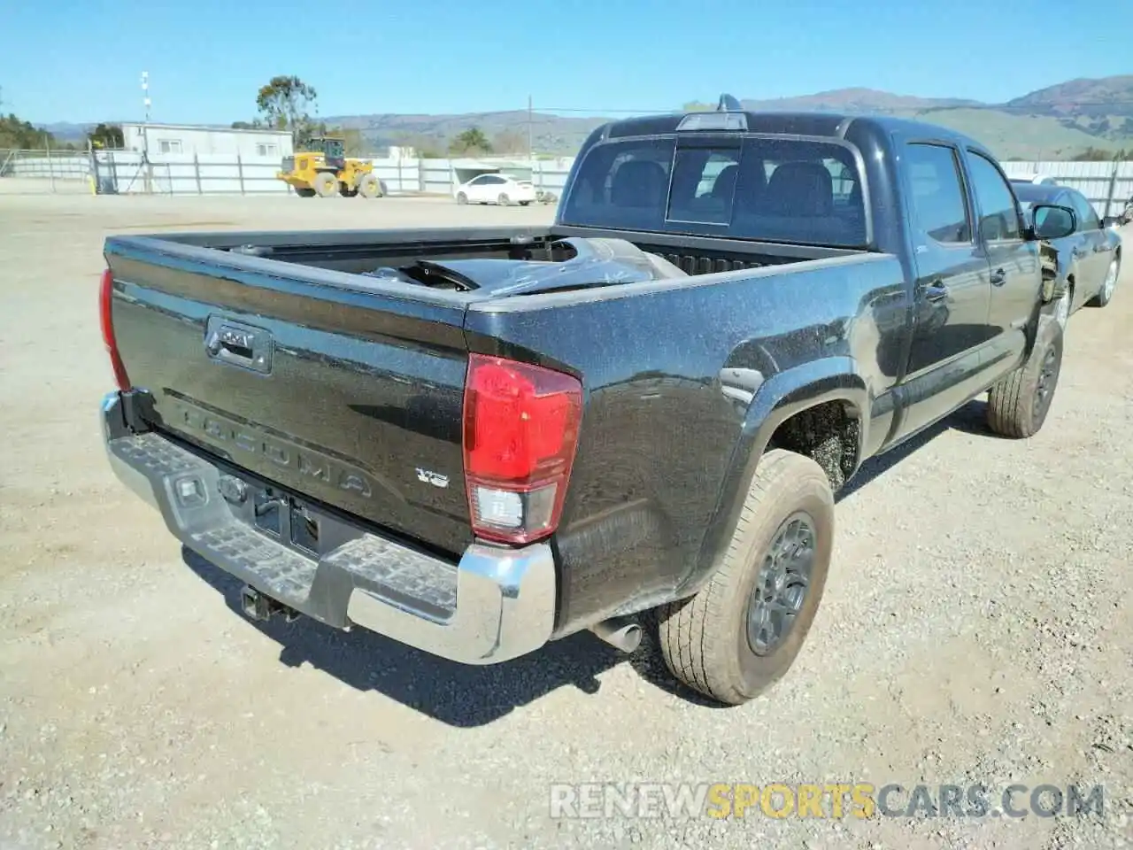 4 Photograph of a damaged car 3TMBZ5DN0NM032811 TOYOTA TACOMA 2022