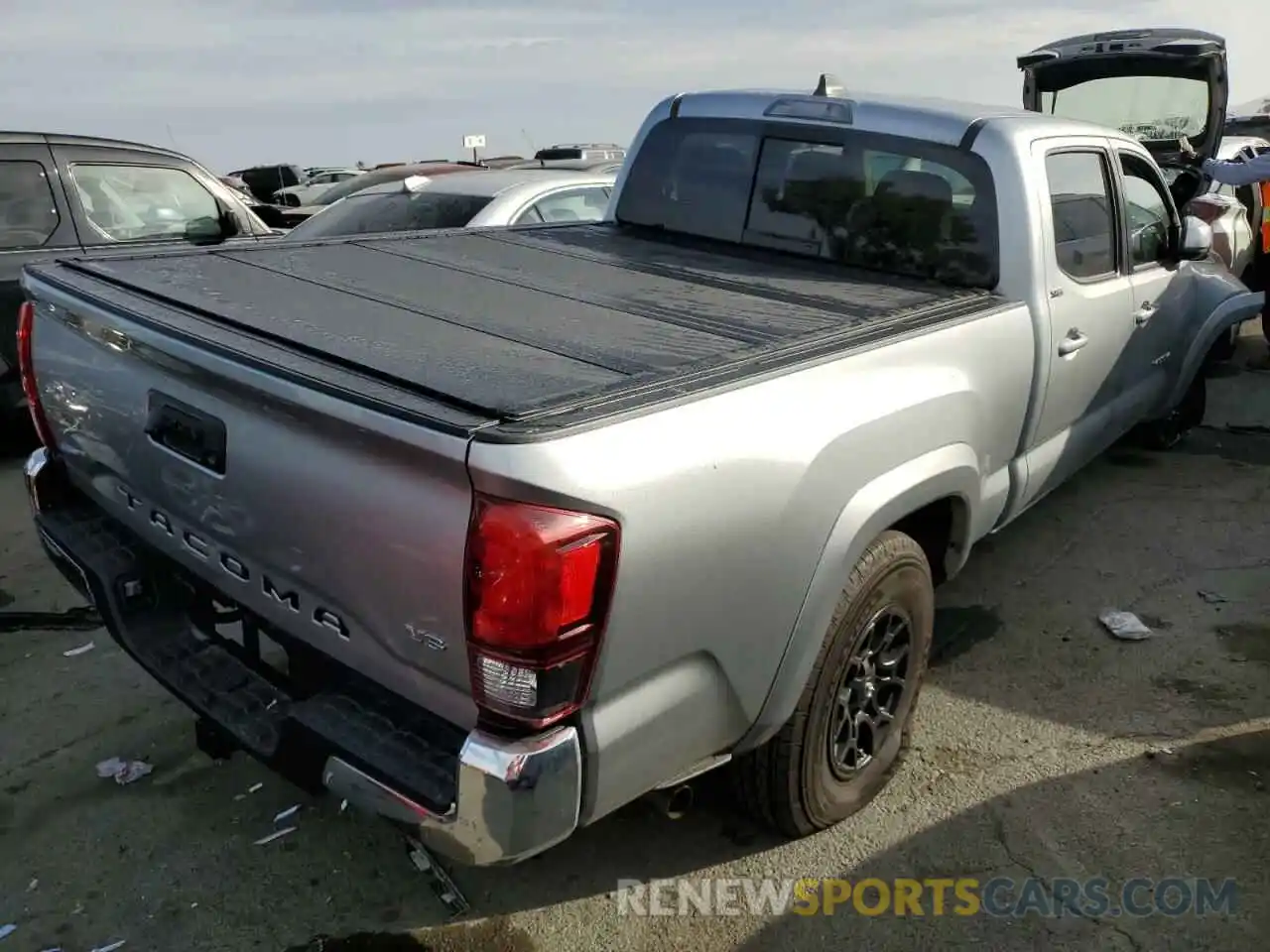 4 Photograph of a damaged car 3TMBZ5DN1NM036575 TOYOTA TACOMA 2022